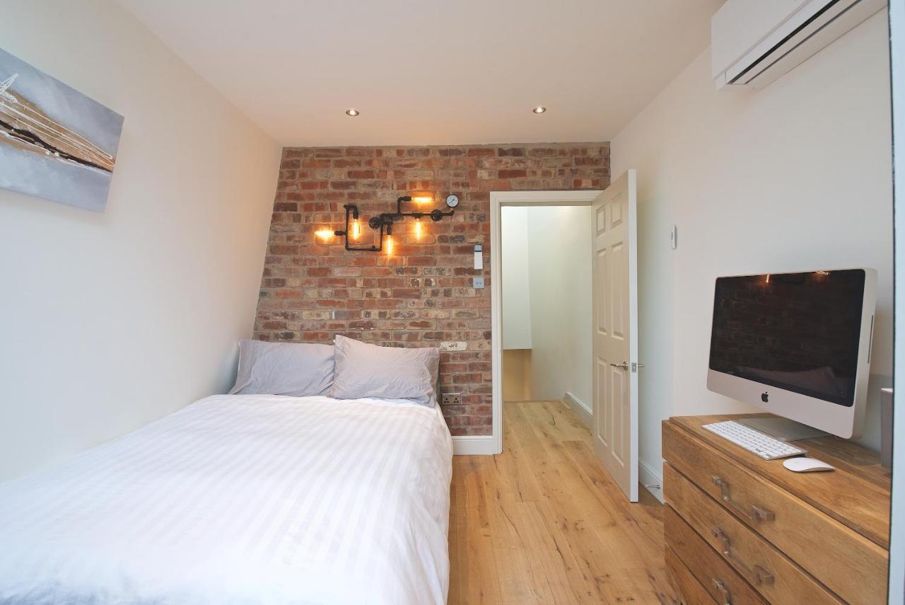 Modern Bedroom In !! Privatunterkunft London