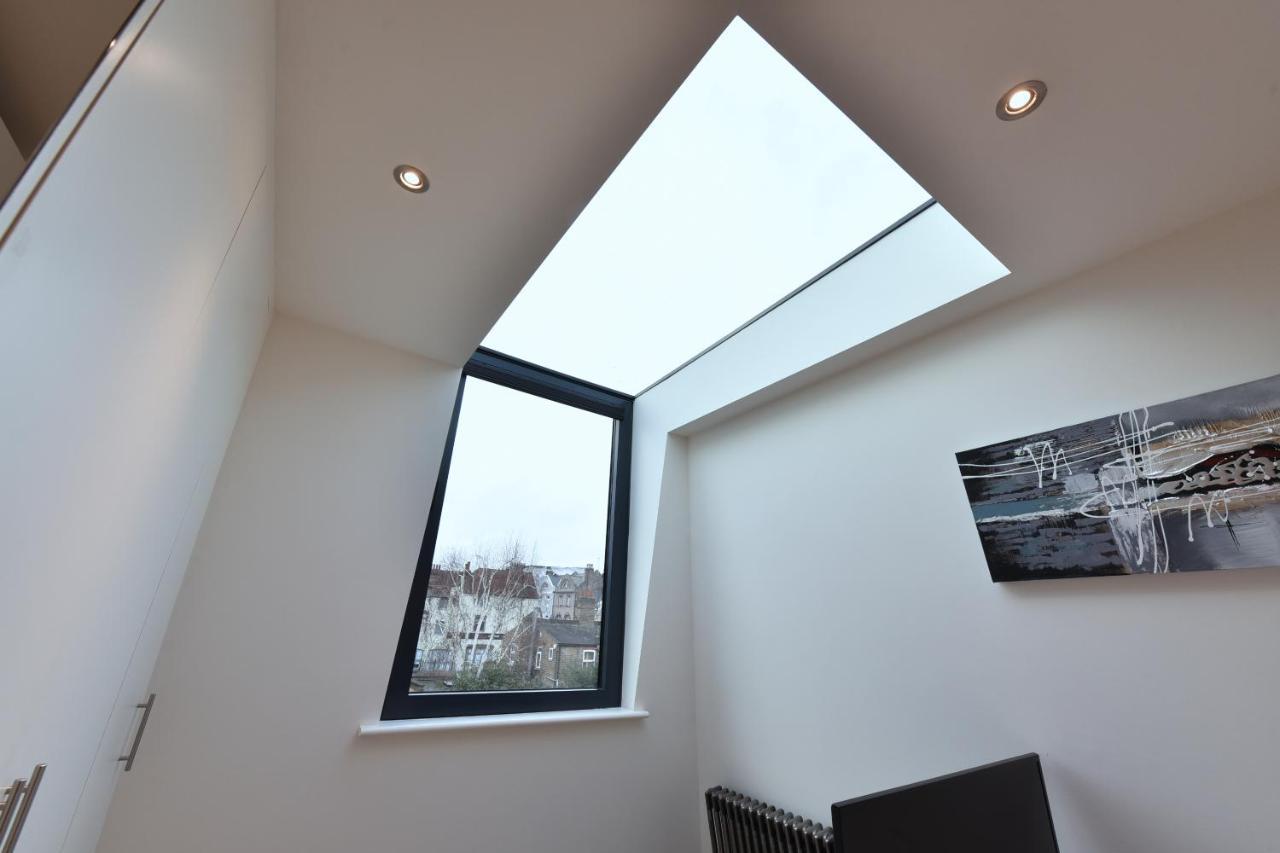 Modern Bedroom In !! Privatunterkunft London